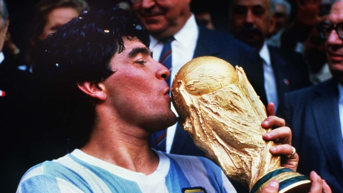 Ve věku 60 let zemřela fotbalová legenda Diego Maradona
