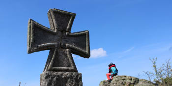 Spor o nacistický kříž v Krkonoších pokračuje. Padají trestní oznámení