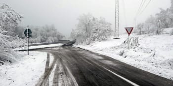 Záhada na Sokolovsku: Obec je pod sněhem, přitom nespadla ani vločka