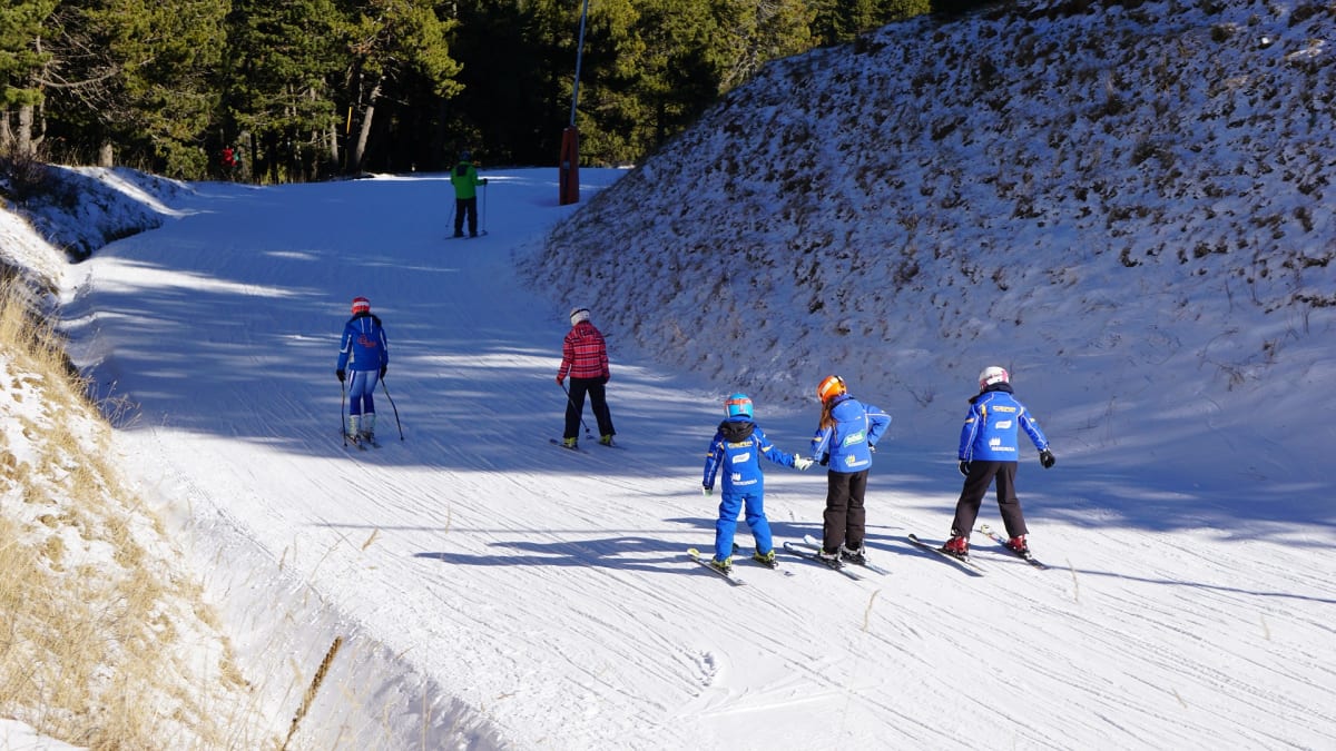 Češi kupují lyžařské zájezdy především na hlavní zimní sezonu a jarní prázdniny. (foto: Pixabay)