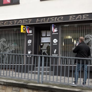 Bar Restart v Uherském Brodě v sobotu odpoledne otevřel navzdory vládním nařízením