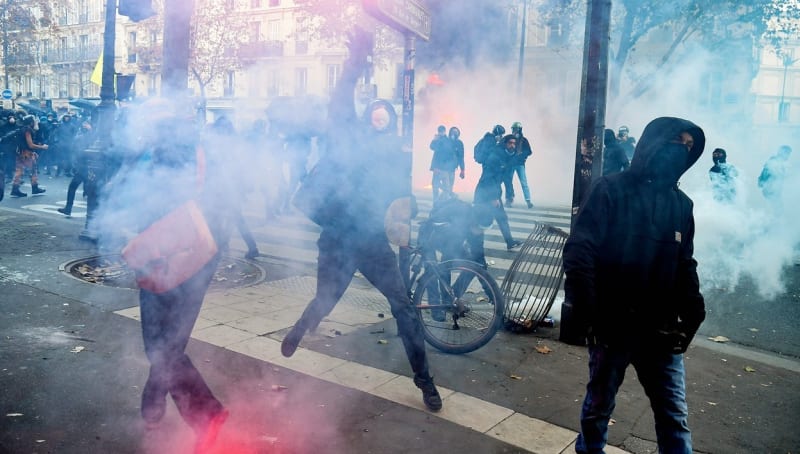 Ve Francii se protestuje proti návrhu kontroverzního zákona o globální bezpečnosti