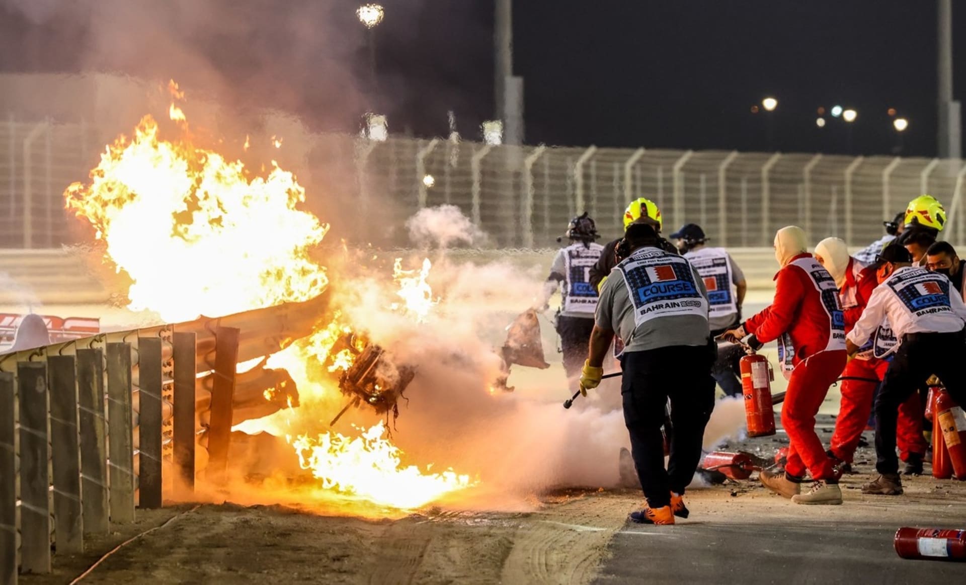 Ohnivé peklo při závodě v Bahrajnu