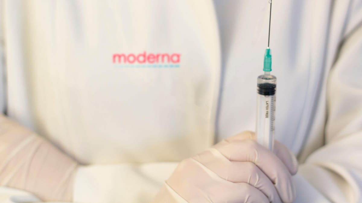 Americký Úřad pro kontrolu potravin a léčiv schválil mimořádné použití vakcíny proti COVID-19 od americké biotechnologické společnosti Moderna. (Ilustrační foto)