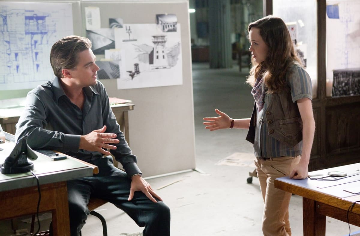 Ellen Pageová a Leonardo DiCaprio ve filmu Počátek
