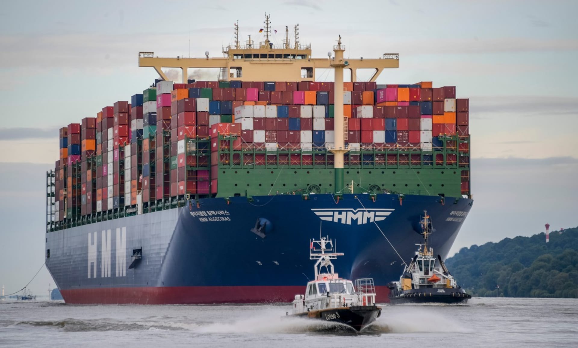 Námořní kontejnerová doprava vázne kvůli tomu, že se prázdné kontejnery hromadí v Evropě a Severní Americe.