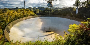 V Portoriku se zřítil obří radioteleskop. Kdysi si „zahrál“ v bondovce Zlaté oko