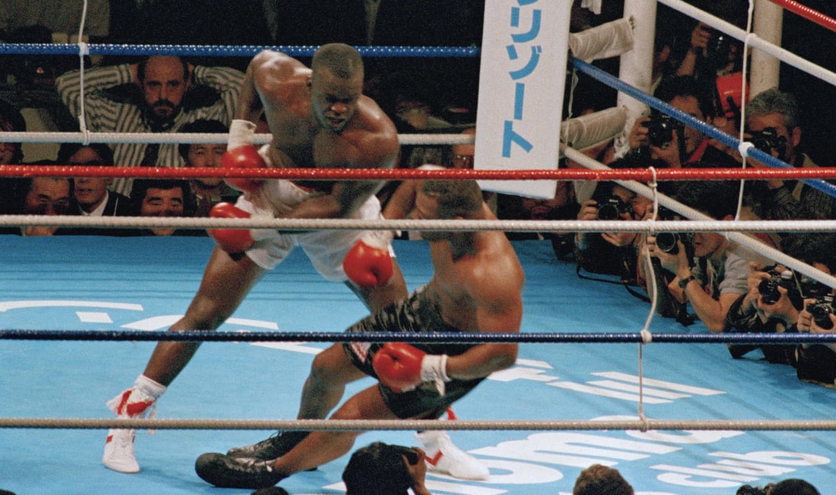 V roce 1990 došlo k jednomu z největších šoků v dějinách sportu. James Douglas knockoutoval silně favorizovaného Mikea Tysona. 