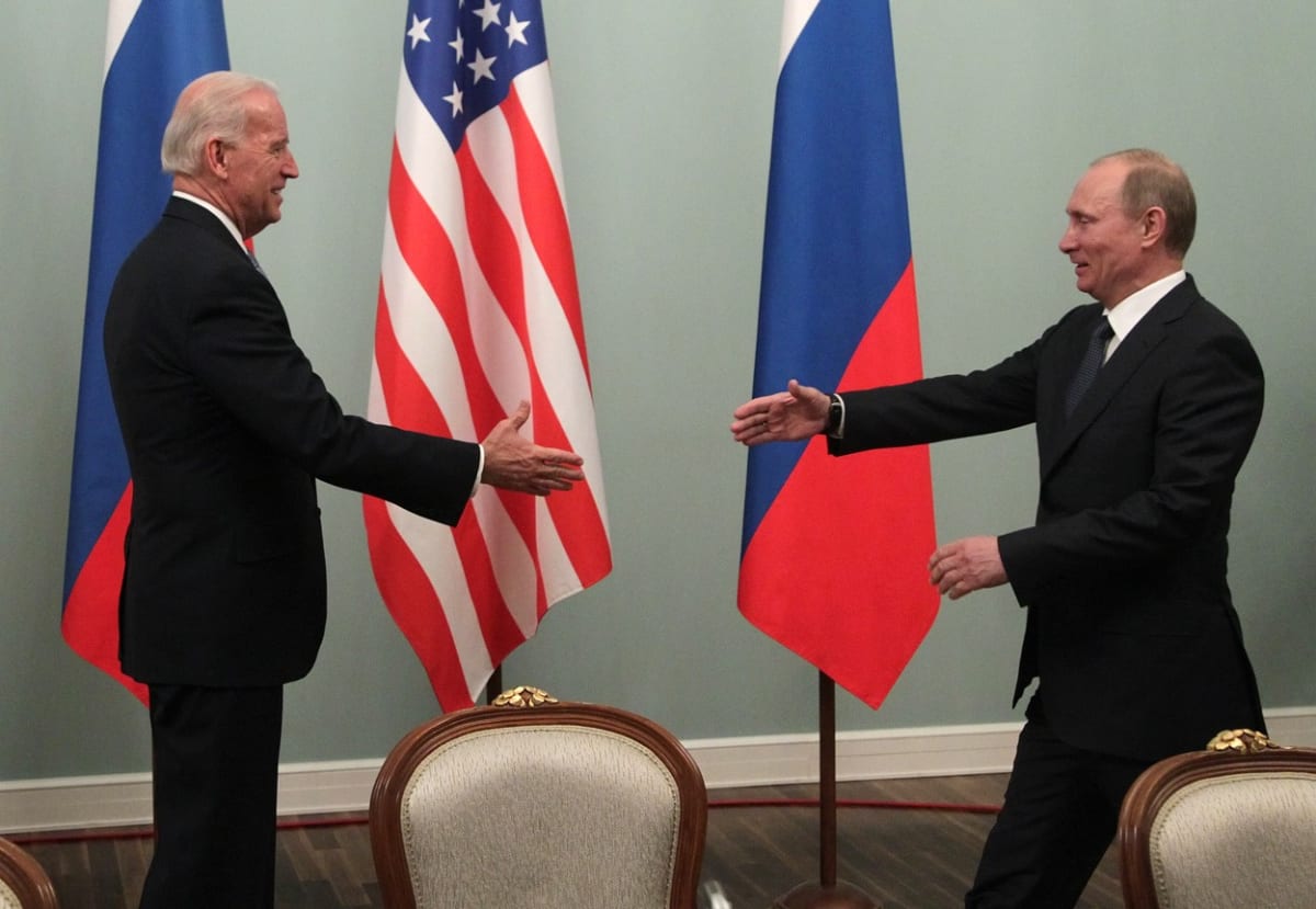 Joe Biden navštívil Vladimira Putina v roce 2011. 