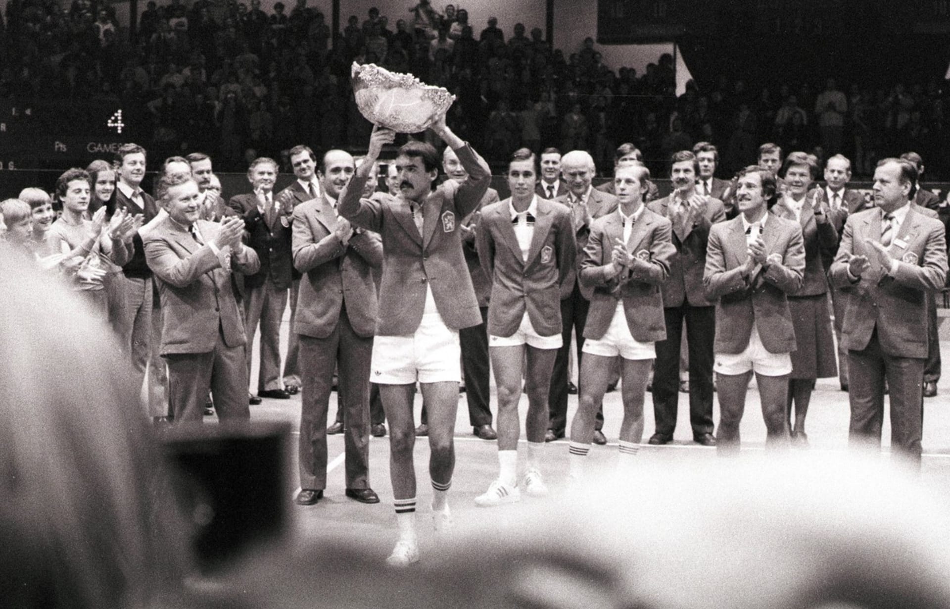 Tomáš Šmíd s daviscupovou trofejí
