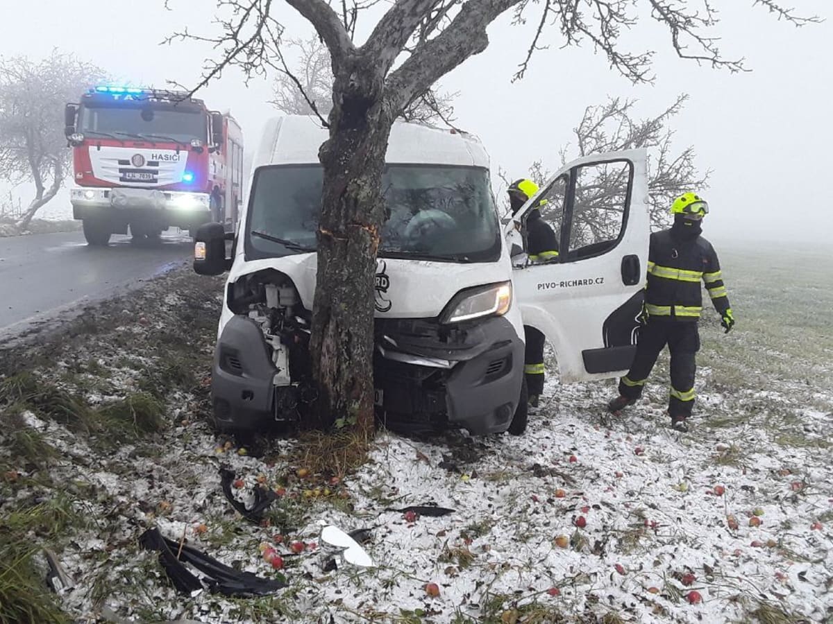 Nehody automobilů na Vysočině (Zdroj: Hasiči)