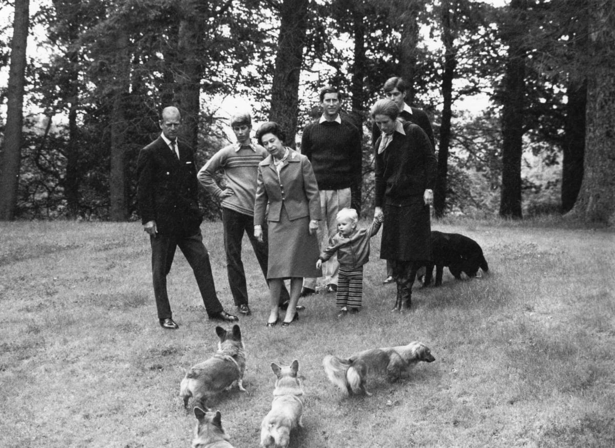 Královská rodina se svými psy v roce 1979/Getty Images