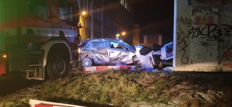 Osobní auto se srazilo s vlakem na železničním přejezdu v Proboštově. 
