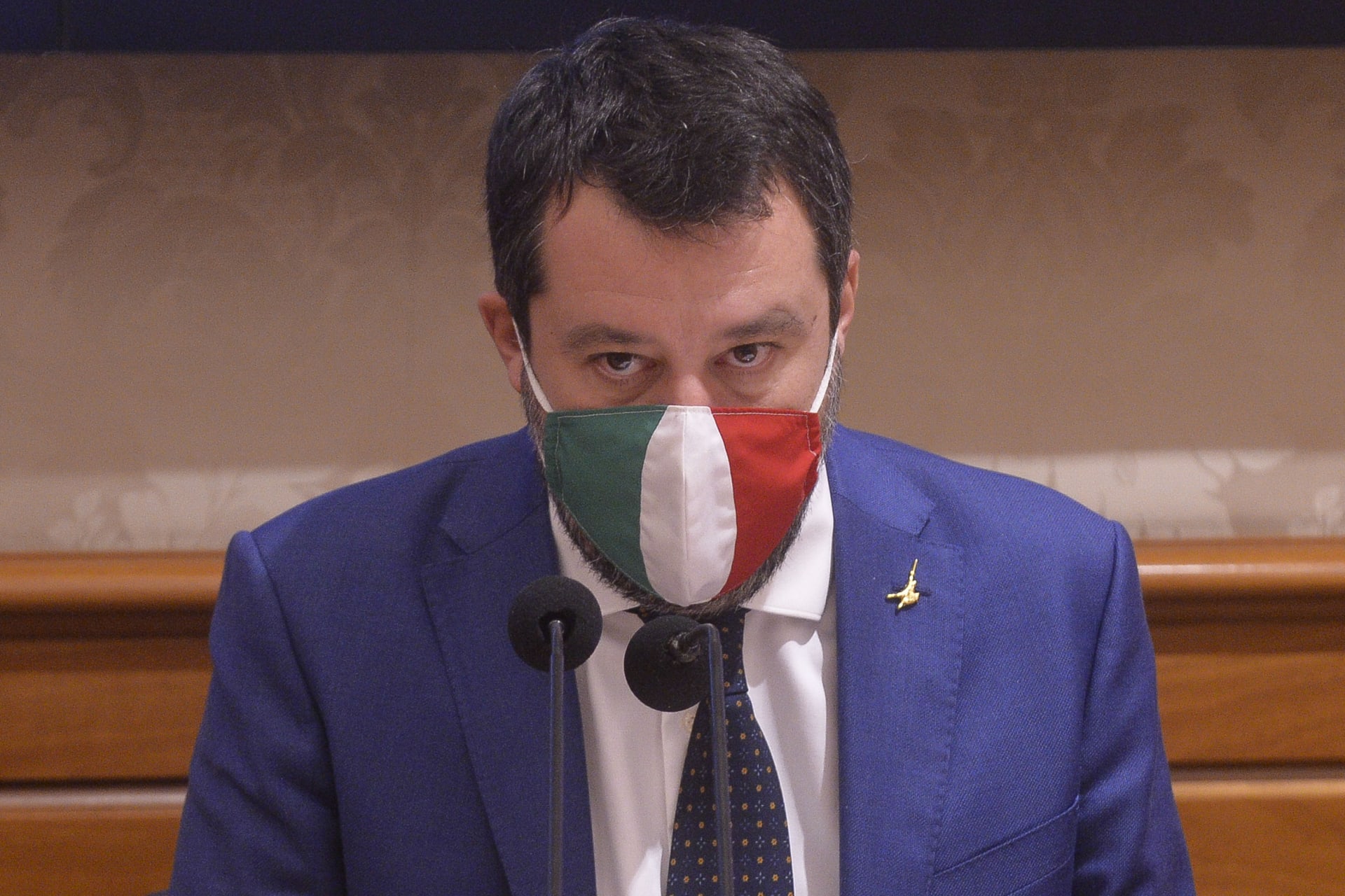 O italském ministrovi vnitra Salvinim vyšla kniha bez jediného písmenka.