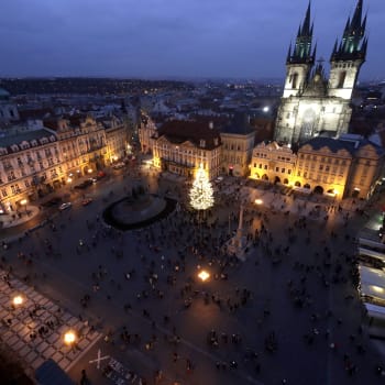 Kvůli koronavirové pandemii se bez tradičních trhů muselo obejít i pražské Staroměstské náměstí.