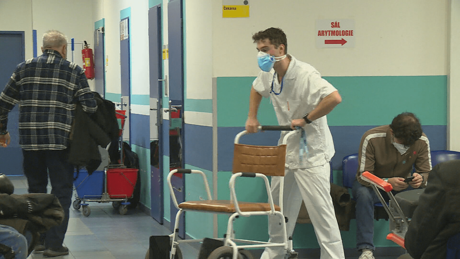 Medikům skončí pracovní povinnost v nemocnicích.