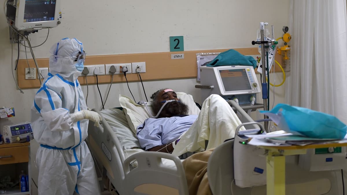 Hospitalizovaný muž v indickém Novém Dillí (ilustrační foto)