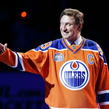 Wayne Gretzky je považován za nejlepšího hokejistu všech dob. Proto může kartička z jeho nováčkovské sezony v NHL v aukci stát více než jeden milion dolarů.