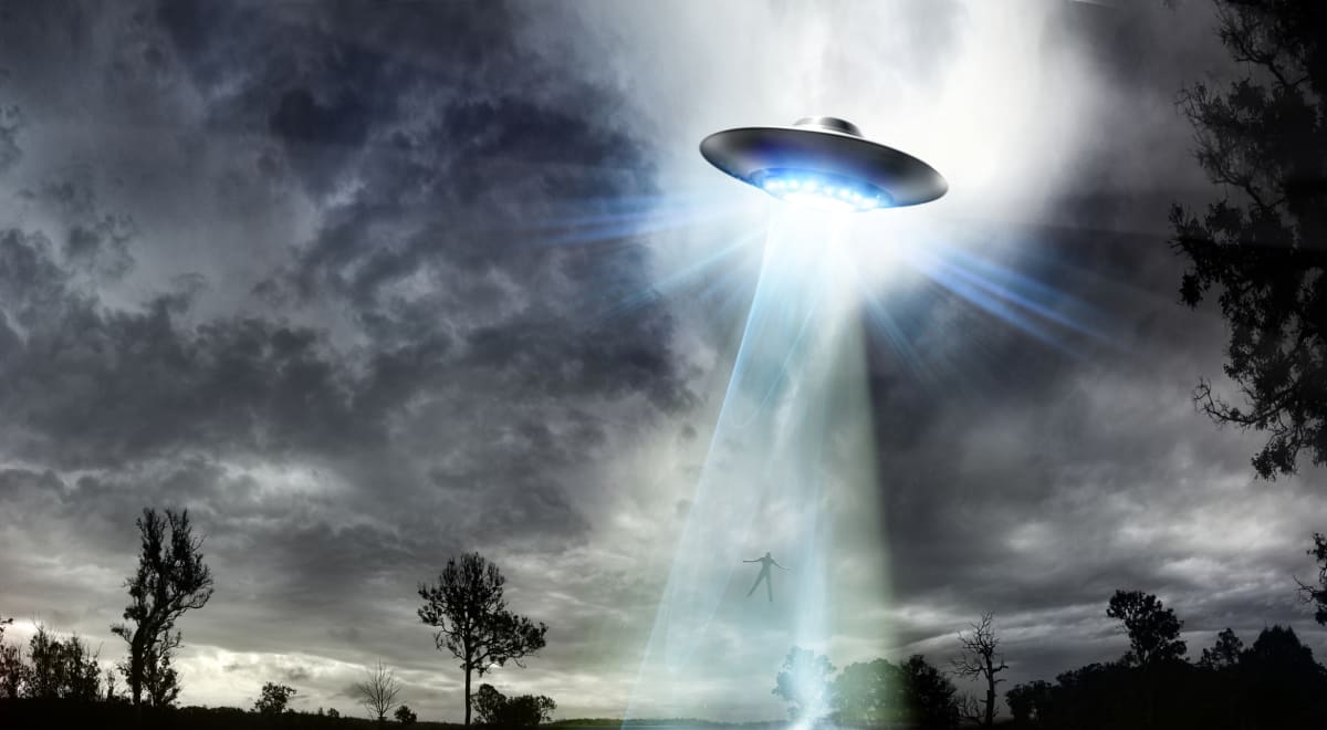 Podle průzkumu Češi věří víc v mimozemšťany než v Boha. (Ilustrační foto)