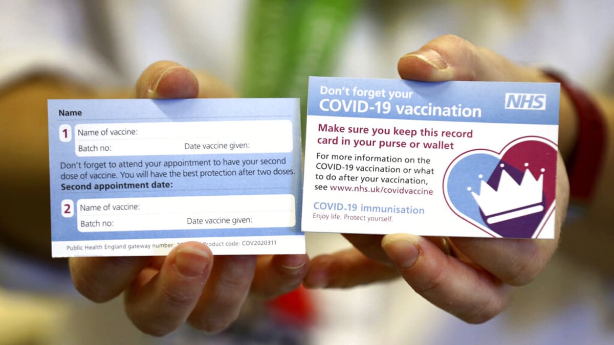 Očkovací průkaz na COVID-19 ve Velké Británii