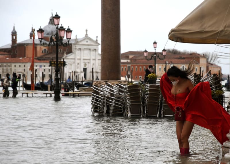 Slavný snímek, který vznikl při záplavách v Benátkách.
