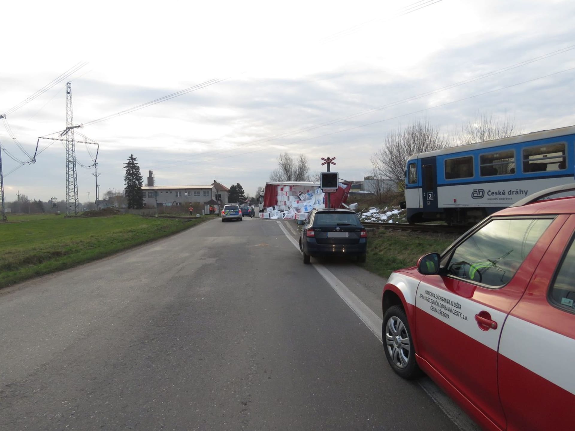V Cerekvici nad Loučnou na Svitavsku se ve čtvrtek ráno srazil nákladní automobil s osobním vlakem. 