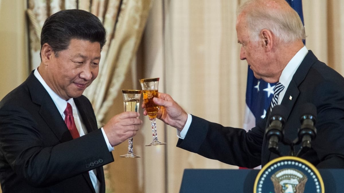 Joe Biden na jednání se Si Ťin-pchingem v roce 2015.