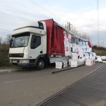 V Cerekvici nad Loučnou na Svitavsku se ve čtvrtek ráno srazil nákladní automobil s osobním vlakem. 