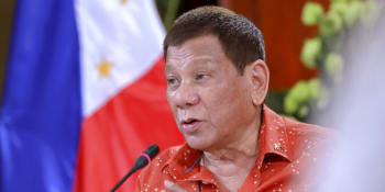 Prezident Filipín nabízí rezignaci, když mu někdo dokáže korupci. Lháře ale zabije