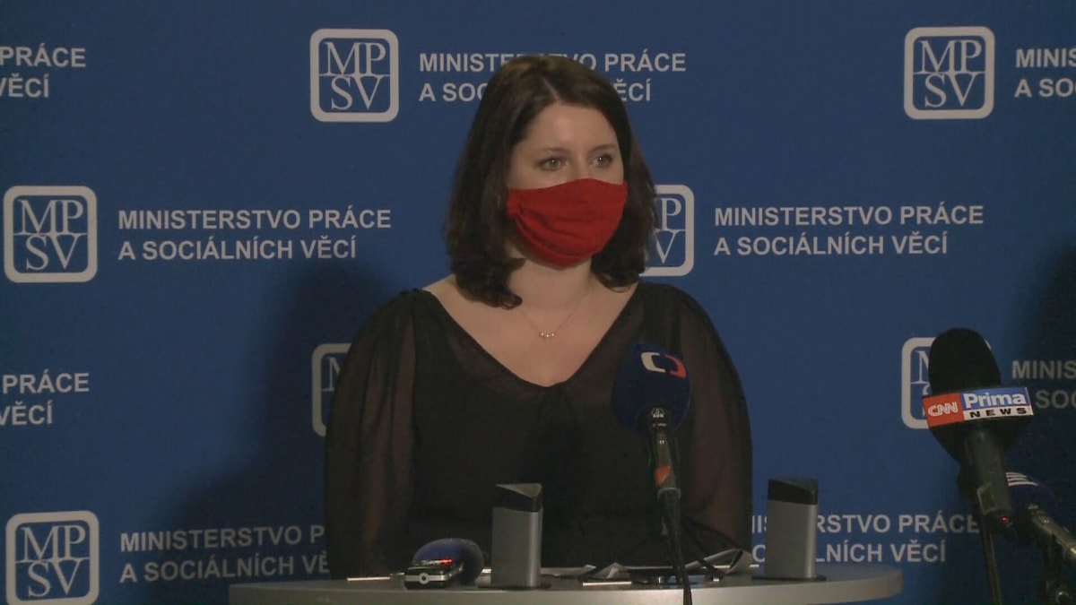 Ministryně práce Jana Maláčová (ČSSD) senátorům řekla, že návrh kurzarbeitových pravidel má podporu odborů i zaměstnavatelů.