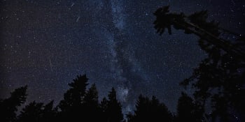 Lidé by mohli spatřit v noci tisíc meteorů. Pozorování nebude rušit ani Měsíc