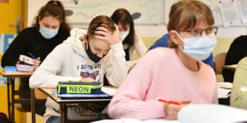 Studentka žaluje rakouský stát kvůli povinnému nošení roušek ve škole