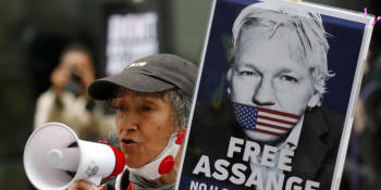 Britská soudkyně se bála, že Assange spáchá sebevraždu. Jeho vydání do USA zamítla
