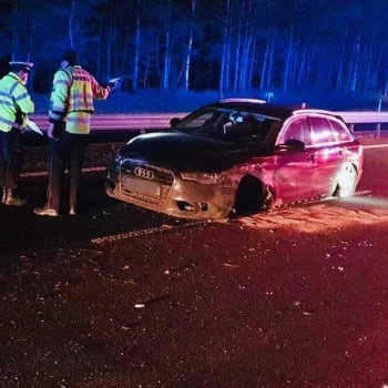 Při nehodách na dálnici D4 u Voznice na Příbramsku se ve čtvrtek večer lehce zranili tři lidé.