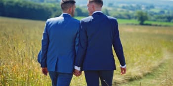 Léta hádek o stejnopohlavní sňatky: Od Klausovy jedinečné rodiny až po Okamurův skok z okna