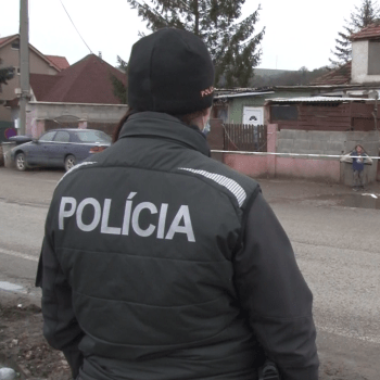 Policie v obci Ratanovce střeží romskou osadu