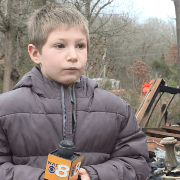Sedmiletý Eli Davidson zachránil z hořícího domu svoji mladší sestru (zdroj: WVLT/CNN)