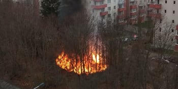 Po požáru přístřešku bezdomovců v Praze bylo nalezeno torzo lidského těla 