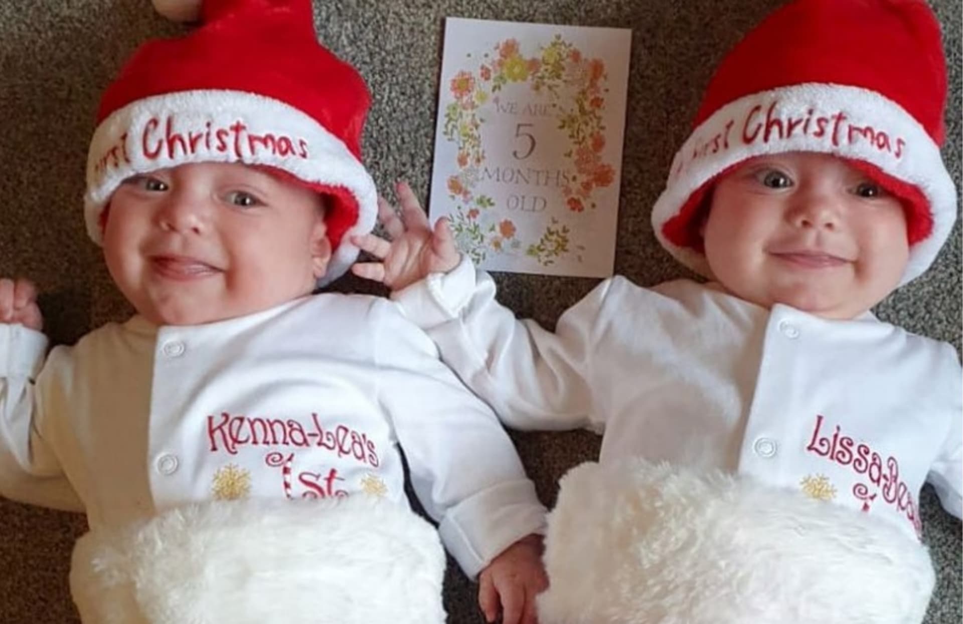 Dvojčata Kenna a Lissa, která měla koronavirus, odjela na Vánoce domů. 