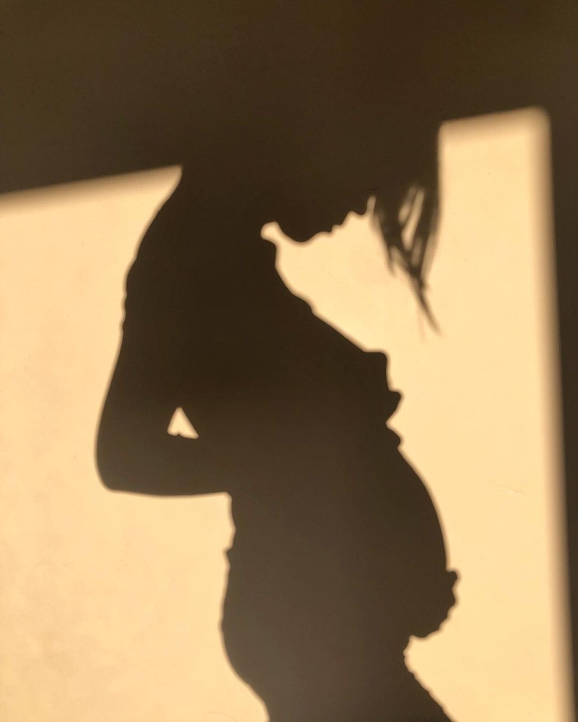 Monika Leová, fotka s těhotenským bříškem při prvním miminku