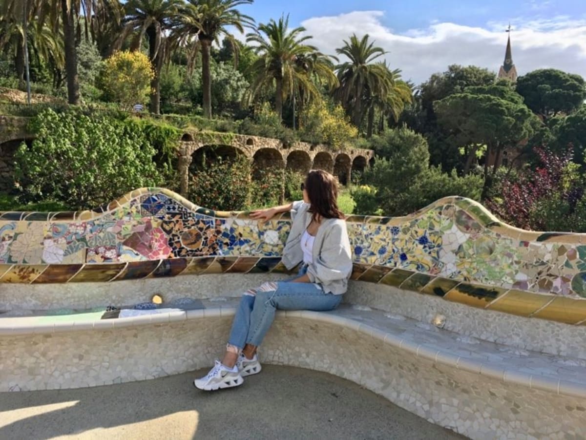 Kristina A. v parku Güell, který navrhl katalánský architekt Antoni Gaudí. 