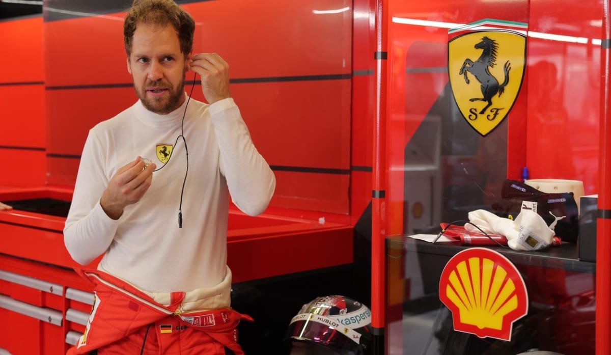 Voi siete la squadra rossa… Sebastian Vettel se po šesti letech loučil s Ferrari a poděkoval písní, ke které napsal vlastní text.