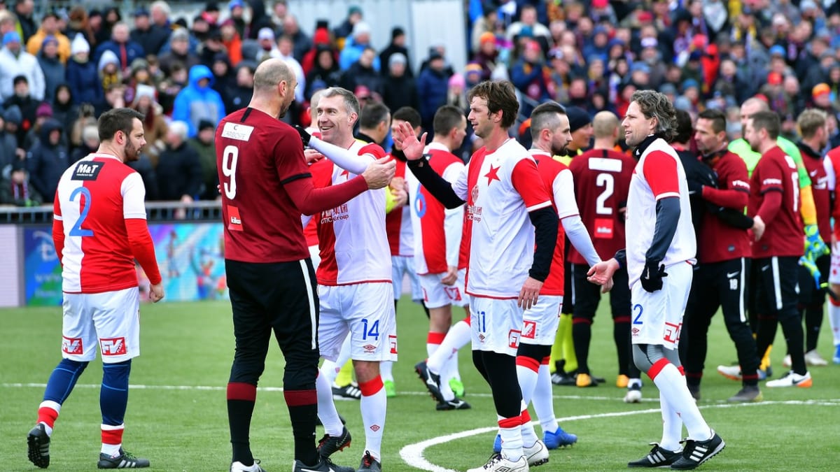 Letos bude rok končit bez tradiční fotbalové události, a to silvestrovského derby mezi internacionály pražských týmů Sparty a Slavie.