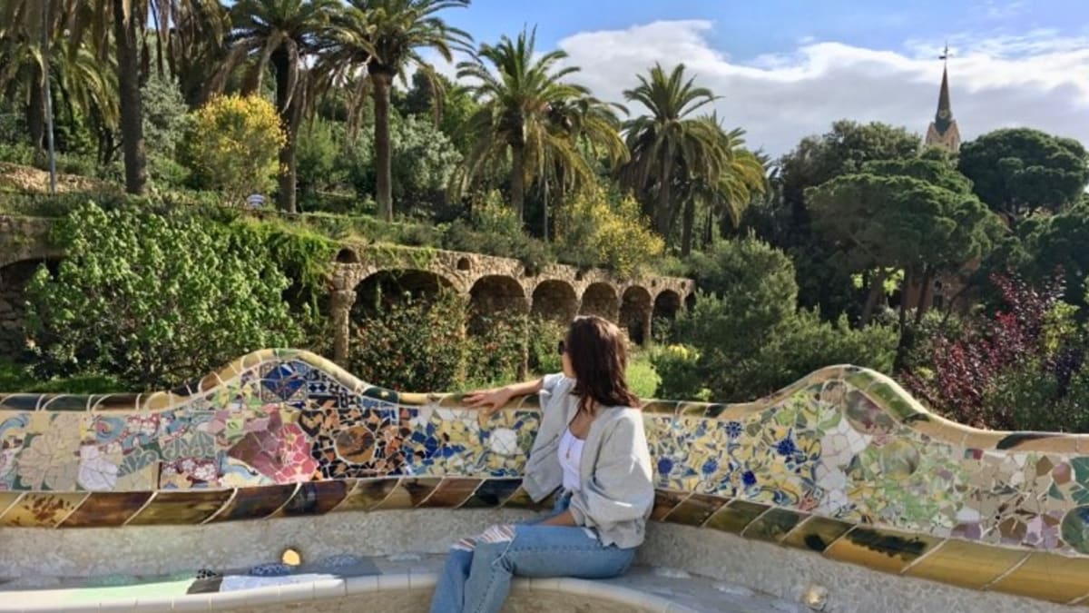 Kristina A. v parku Güell, který navrhl katalánský architekt Antoni Gaudí. 