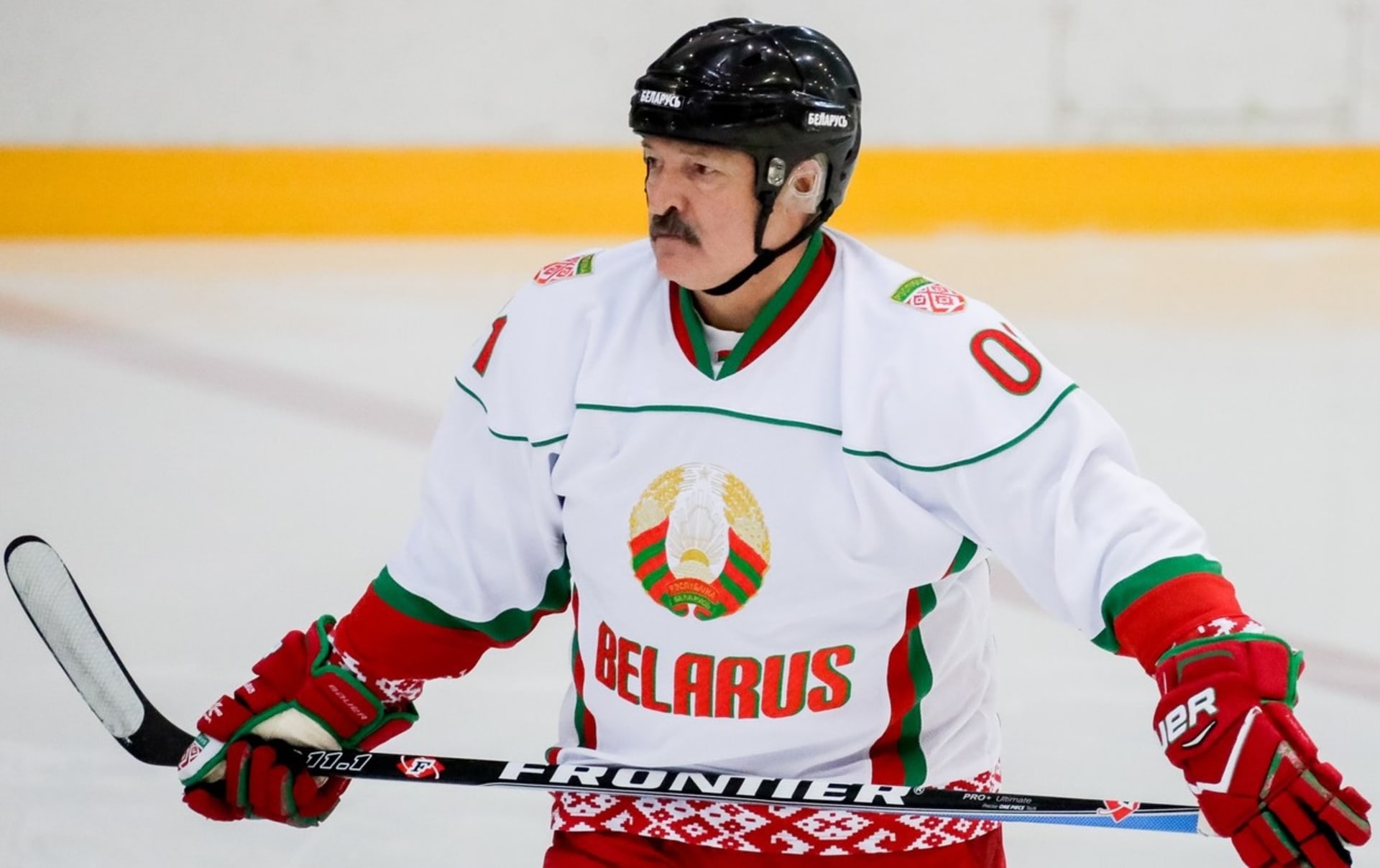 Alexandr Lukašenko je velkým hokejovým nadšencem. Leckdo usiluje o to, aby se běloruský prezident nedočkal mistrovství světa ve své zemi.