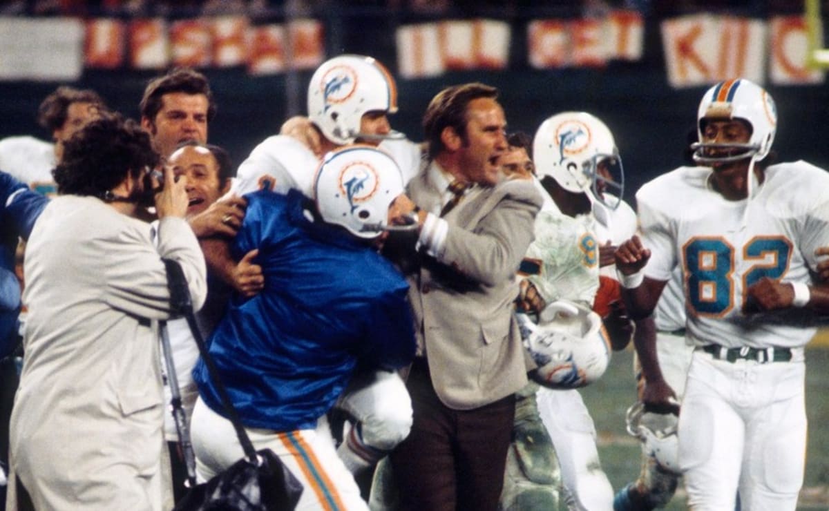25. prosince roku 1971 se odehrálo nejdelší nepřerušené utkání v historii NFL. Miami Dolphins tehdy ve druhém prodloužení porazili Kansas City Chiefs.