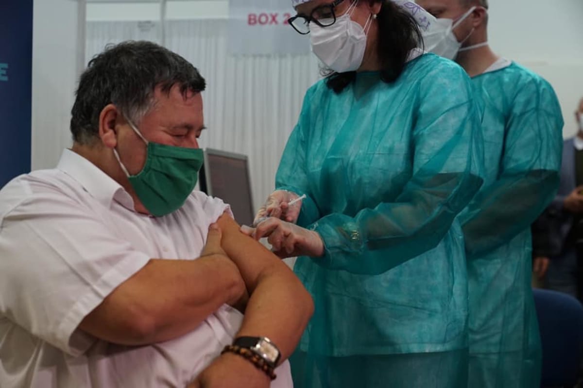 Podle deníku SME by měl být prvním očkovaným občanem na Slovensku známý infektolog Krčméry. 