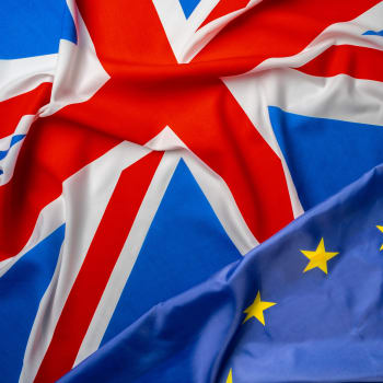 Vlajka Evropské unie a Velké Británie