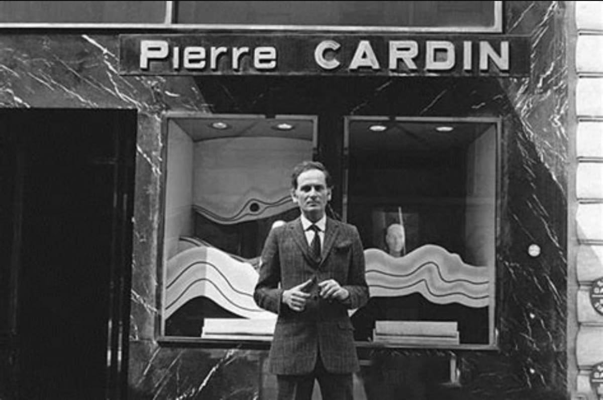 Pierre Cardin se narodil v italském San Biagio di Callata, později se přestěhoval s rodiči do Francie.