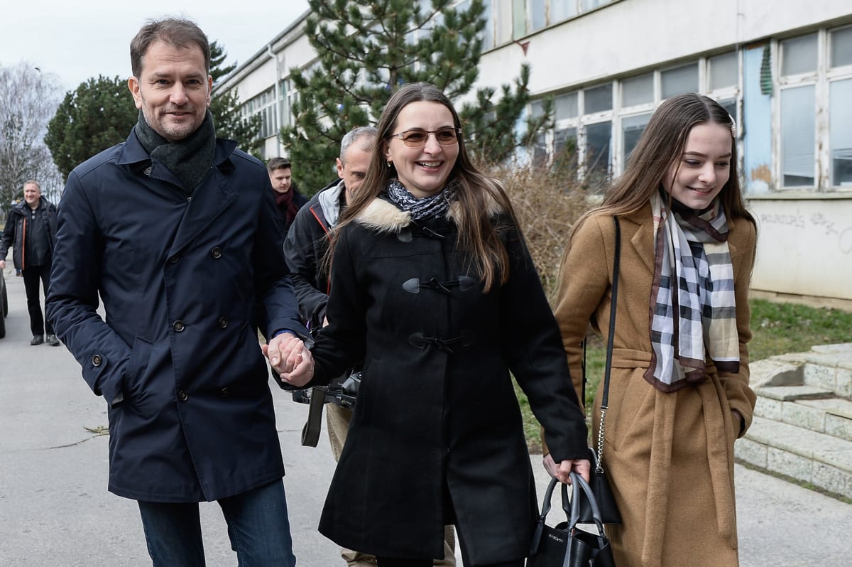 Slovenský premiér Igor Matovič se svojí manželku Pavlínou (uprostřed) a dcerou Klárou